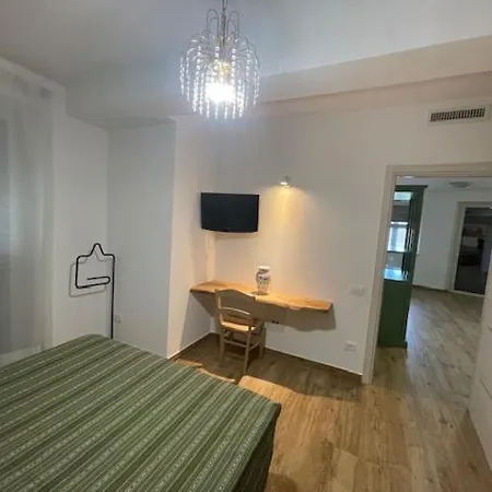 Madonna Carradori 3*