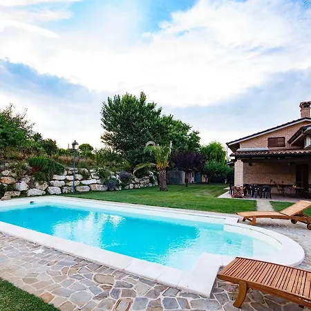 Madonna Carradori Bed & Breakfast *